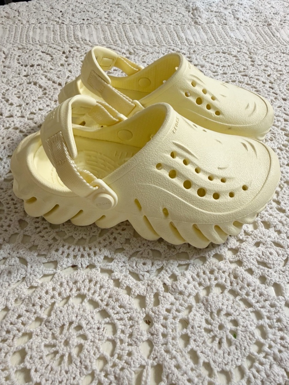 CROCS Kids Pale Yellow Clog Sandals with Adjustable Heel Strap Echo C 11